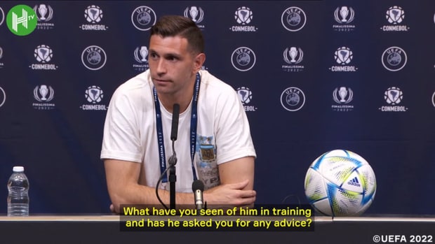 Emiliano Martínez on Man City's signing Julián Álvarez